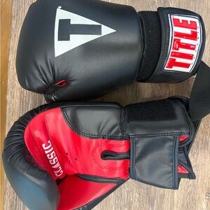 TITLE Classic Boxing Gloves in Black & Red